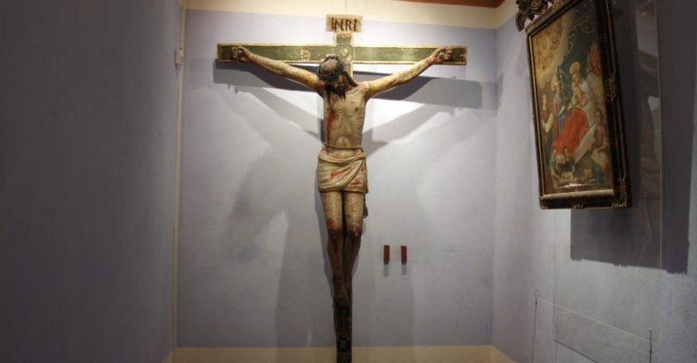 Para dar gracias, vaya con el Cristo con cabello humano