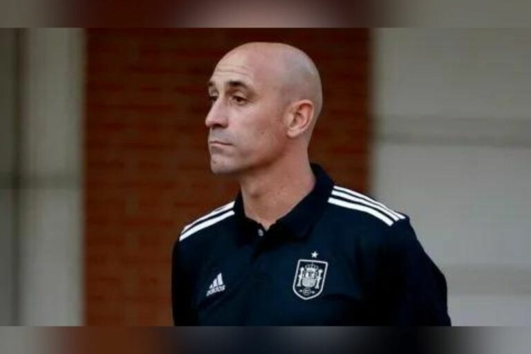 FIFA suspende a Luis Rubiales de toda actividad relacionada con el futbol