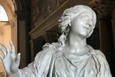 Santoral hoy 2 de diciembre de 2025: ¿Qué santo conmemora hoy la iglesia católica?