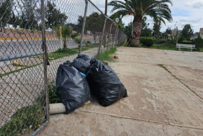 Vecinos de la colonia Bellavista de Fresnillo denuncian que personas ajenas llenan de basura las calles