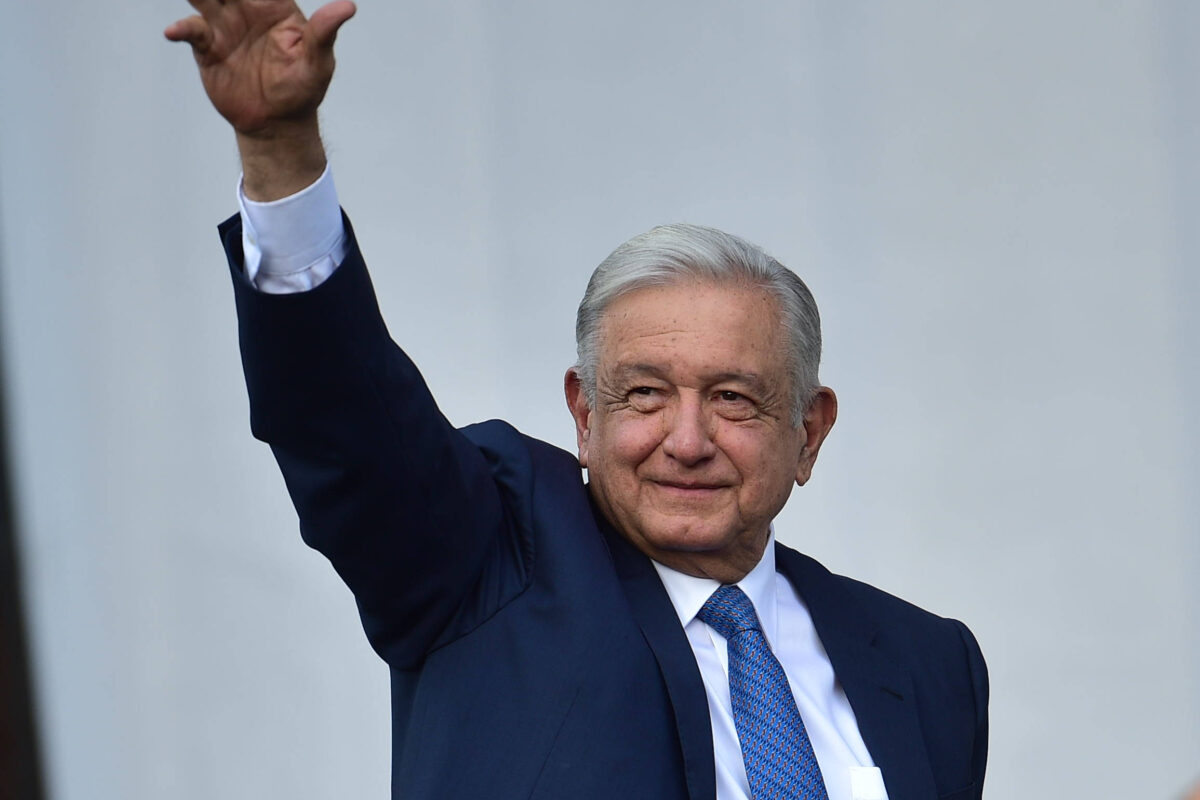 Reaparece AMLO y critica injerencia política extranjera en México
