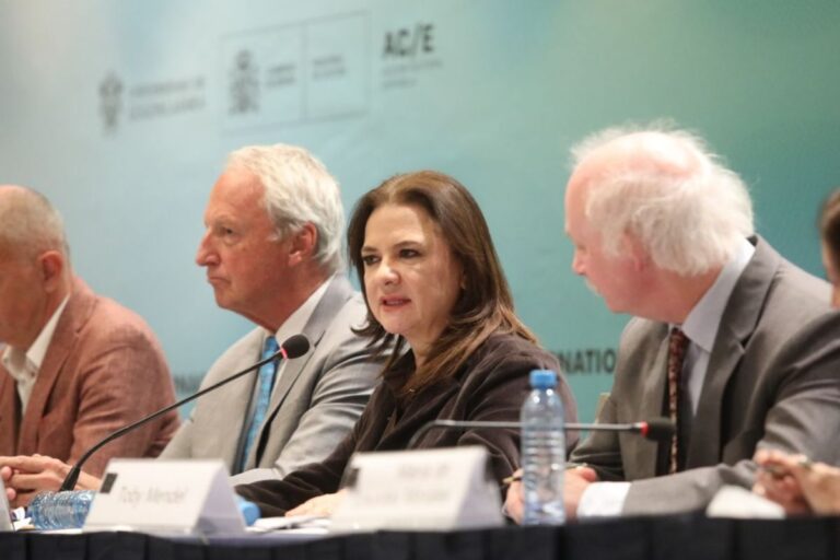 Norma Julieta del Río presenta la conferencia “Combate a la corrupción: un balance” en la FIL Guadalajara