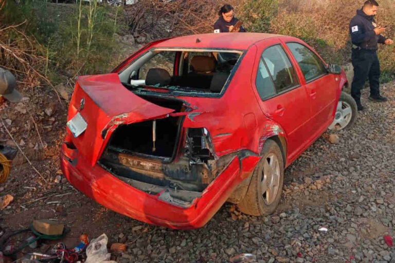 Tren de carga impacta a vehículo en la colonia El Ete
