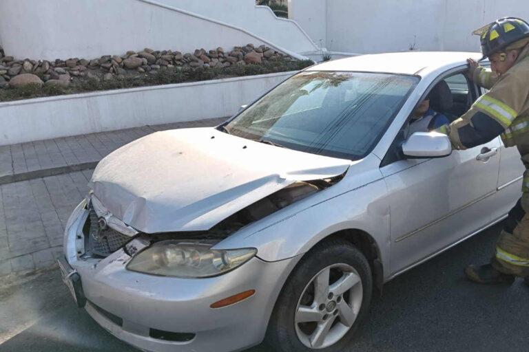 PC Estatal atiende accidente vehicular por alcance en la Calzada Revolución Mexicana