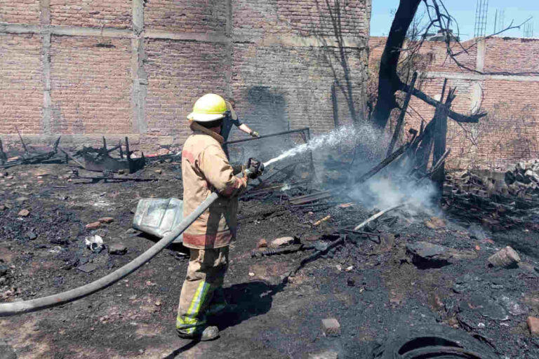 PC Estatal Zacatecas sofoca incendio en la vialidad Arroyo de la Plata