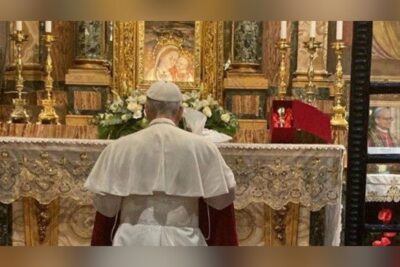 Papa León XIV visita la tumba de Francisco en basílica de Roma