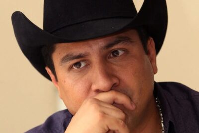 A Julión Álvarez le cancelan su visa, ¿qué pasará con su show en EU?