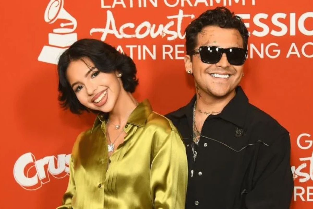 Ángela Aguilar habla de por qué acompaña a Christian Nodal en sus giras.