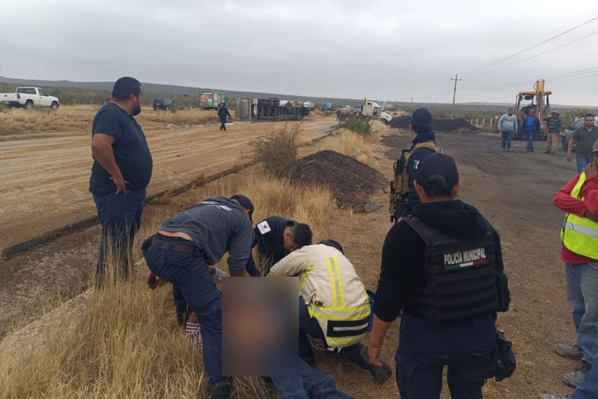 Volcadura de tráiler deja una persona herida de gravedad en Rio Grande.