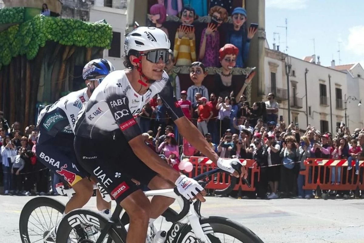 El mexicano Isaac del Toro en el Top cinco del Giro de Italia 2025.
