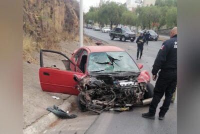 Accidente en el Boulevard José López Portillo: trasladan al conductor al hospital