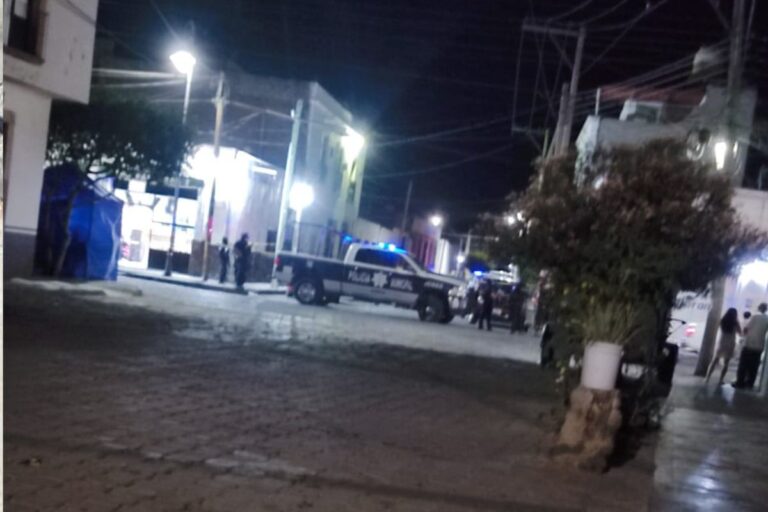 Localizan a hombre sin vida dentro de una camioneta Jeep en Jerez