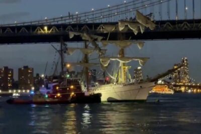 Buque Escuela Cuauhtémoc choca con el Puente de Brooklyn: hay muertos y heridos