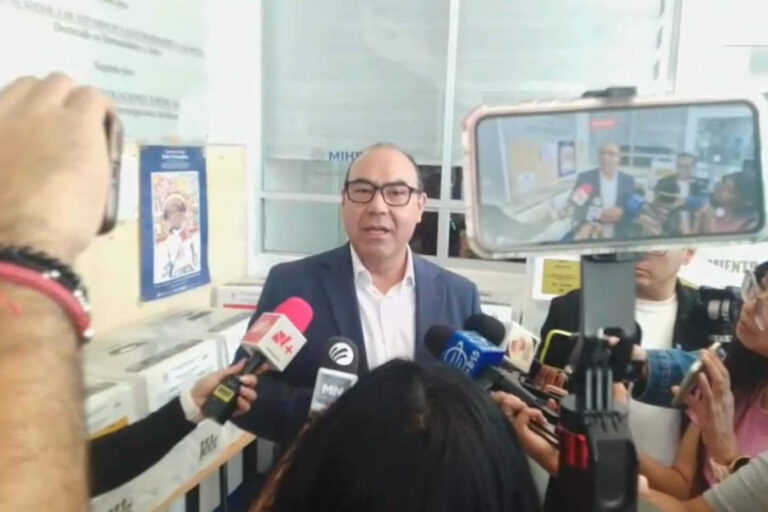 Ángel Román emite su voto y llama a respetar los resultados en la elección de la UAZ