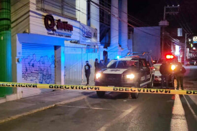 Doble operativo en zona de bares del bulevar de Zacatecas por vehículo incendiado y paquete sospechoso