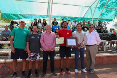 Domingo Fuenzalida imparte sus conocimientos tenísticos en el Club Fresnillo