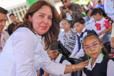 Entregan en Río Grande cerca de mil 800 lentes a niñas y niños