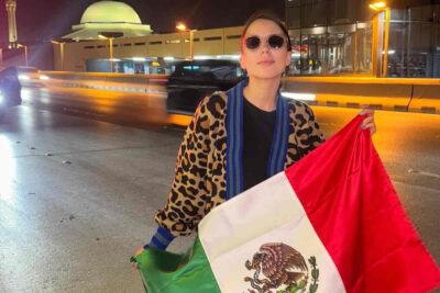 Majo Aguilar entona el Himno Nacional Mexicano en la pelea de Canelo Álvarez