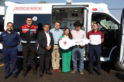 Rodrigo Ureño recibe una ambulancia para el municipio de Jerez