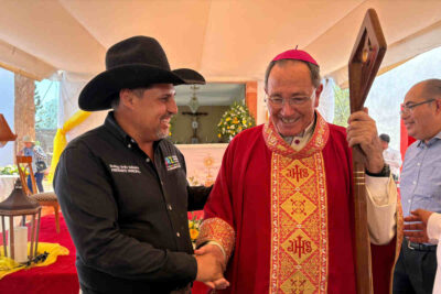 Alcalde Rodrigo Ureño se reúne con el Obispo Sigifredo Noriega para fortalecer colaboración social