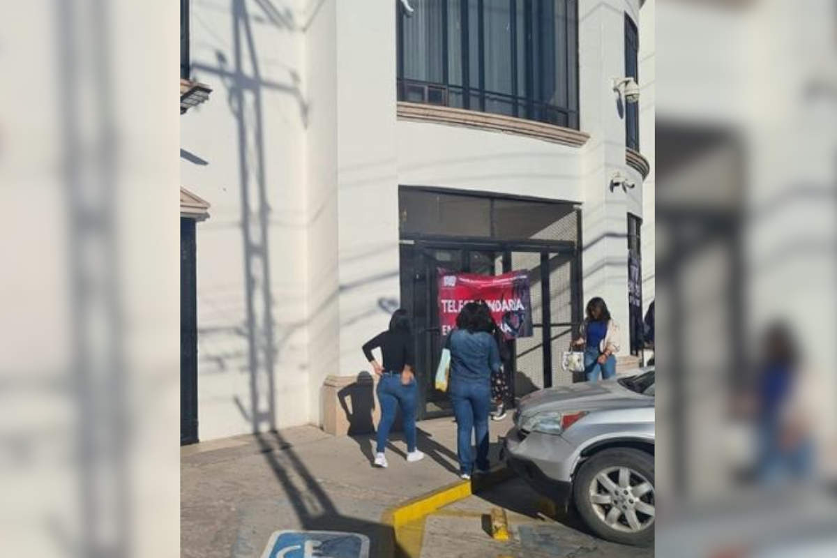 Sindicato de Telesecundarias toma instalaciones del ISSSTEZAC en Zacatecas