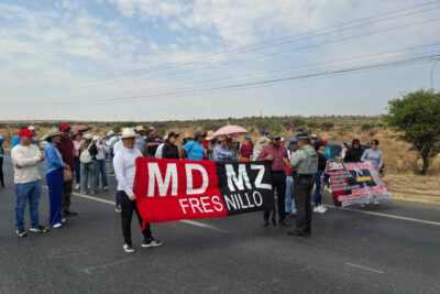 Docentes del SNTE bloquean carreteras en Fresnillo y la zona en demanda de pensiones dignas