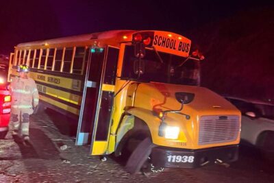 Choque entre autobús con jornaleros y tráiler paraliza la circulación en carretera Zacatecas-Aguascalientes