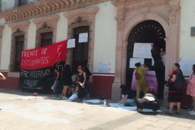 Protestan estudiantes en Rectoría por libertad condicional al Rector de la UAZ
