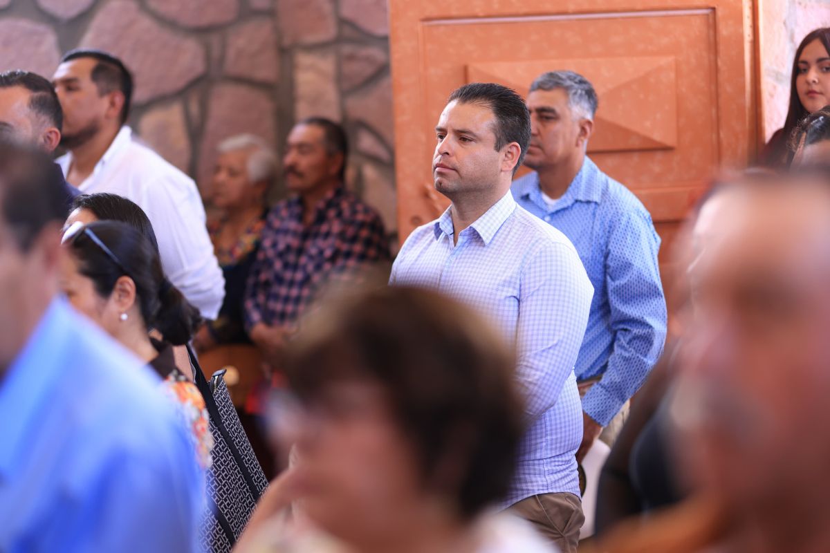 Miguel Varela celebra día de la Santa Cruz con vecinos de Boquillas