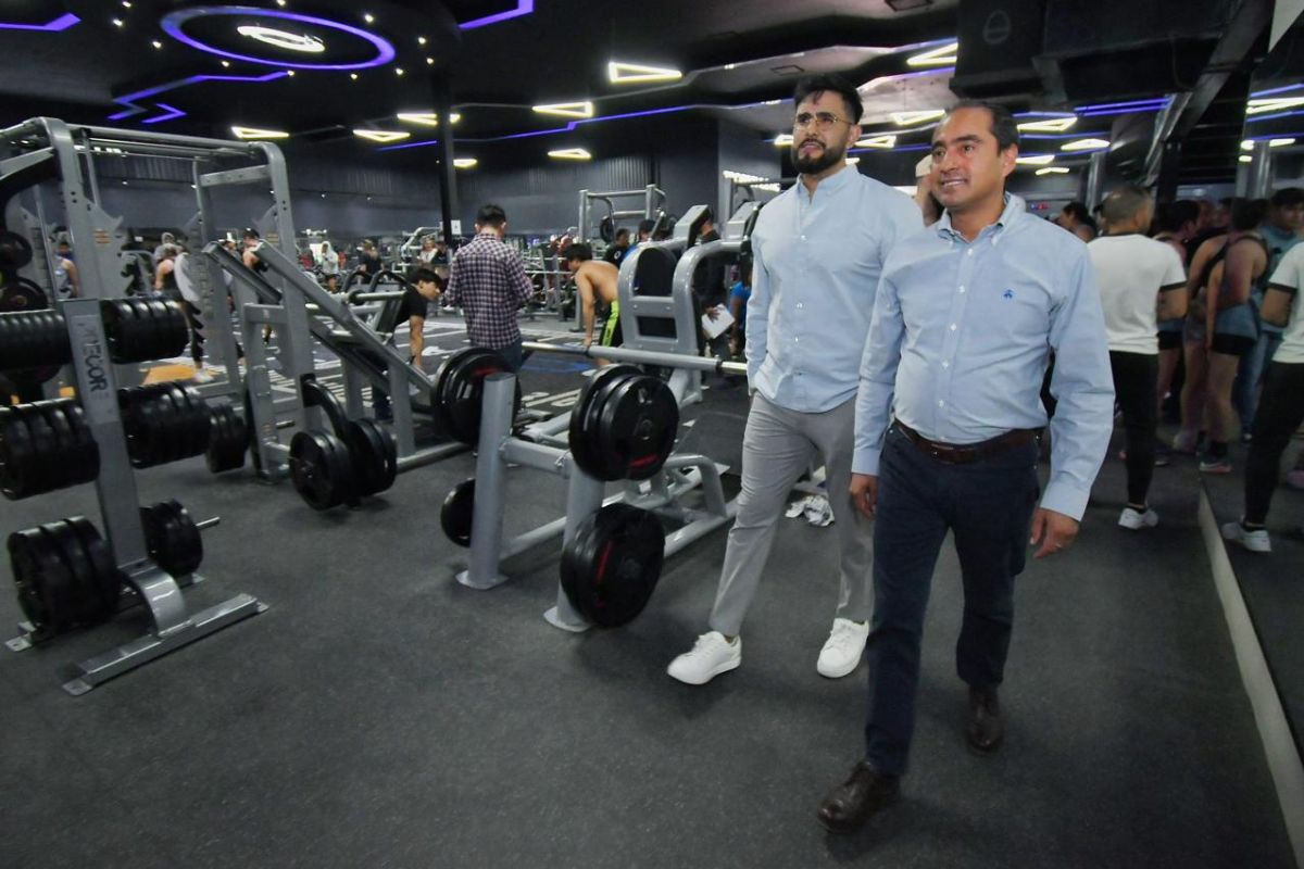 Pepe Saldívar inaugura nuevo gimnasio en Guadalupe