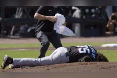 Compañero golpea a Pitcher en la cabeza