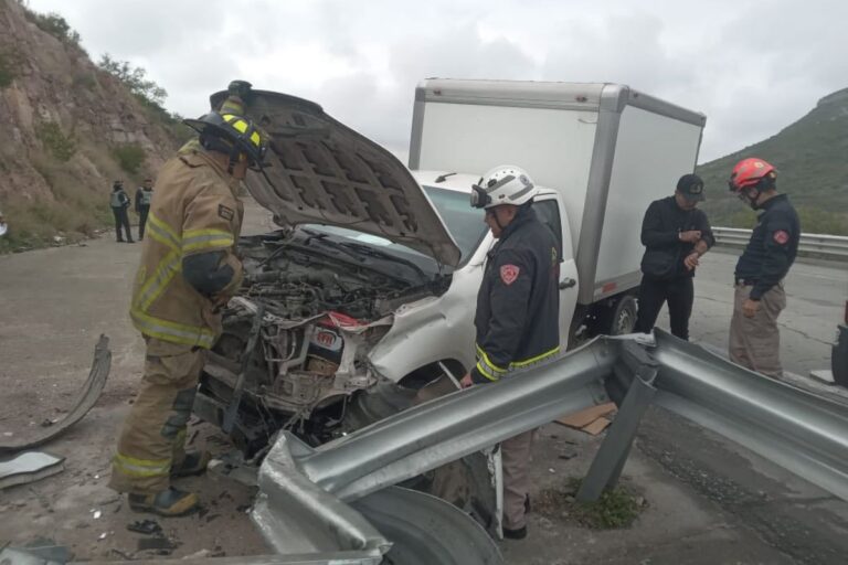 Accidente vehicular tipo choque en carretera 45D, no hay personas lesionadas
