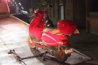 Mujer resulta seriamente lesionada en un accidente de motocicleta en el Mineral