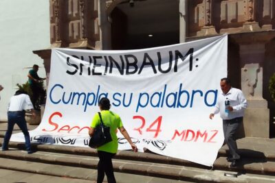 Maestros zacatecanos marchan y continúan con paro indefinido