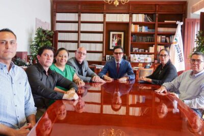 Carlos Acevedo recibe constancia como nuevo líder del SUTSEMOP