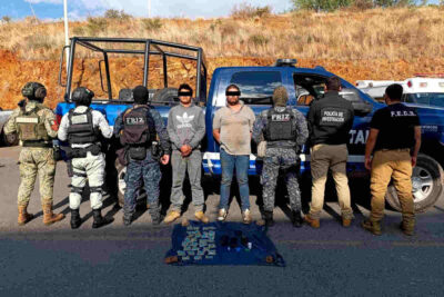 Detienen a dos masculinos con droga y cargadores en Luis Moya