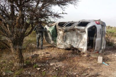 Hombre pierde la vida al volcarse en su camioneta en el Mineral