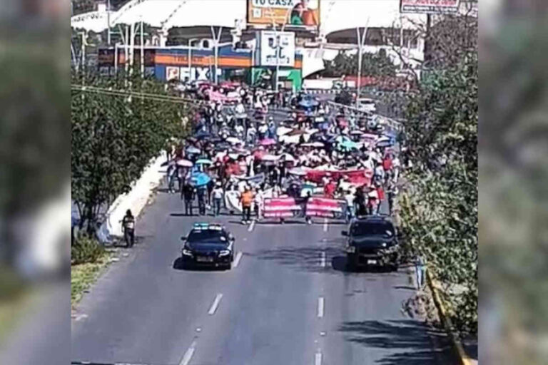 Docentes de telesecundarias marchan por pensiones dignas en Zacatecas