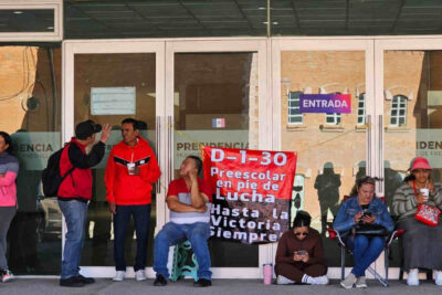 Docentes en la sección 58 tomaron la presidencia municipal de Fresnillo