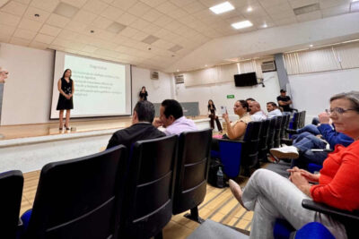 Imparten conferencia sobre la importancia de la justicia cívica para la paz