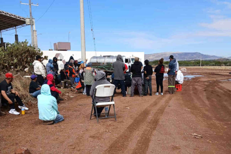 Trabajadores de Trash toman instalaciones en demanda de pagos y mejores condiciones laborales