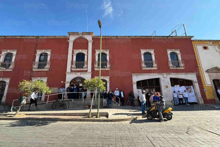 Trabajadores del SIAPASF toman las oficinas por tiempo indefinido