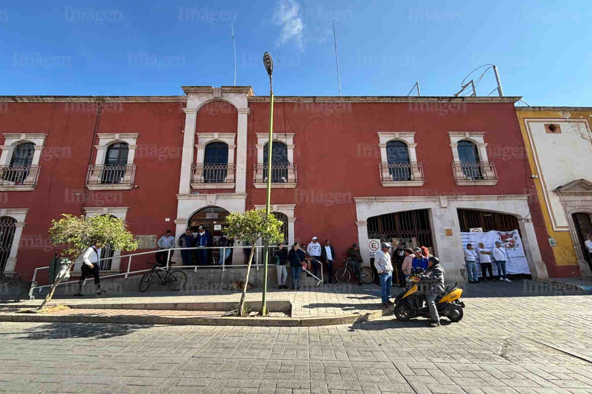 Trabajadores del SIAPASF toman las oficinas por tiempo indefinido