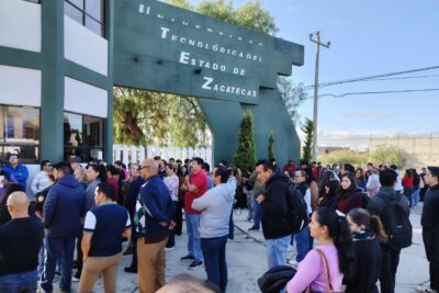 Trabajadores de la UTZAC paran labores por bono educativo