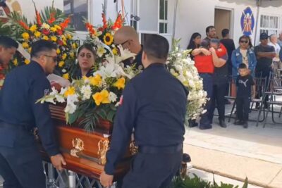 Familiares y amigos despiden al bombero rescatista Cruz Osiel Sánchez Ávila