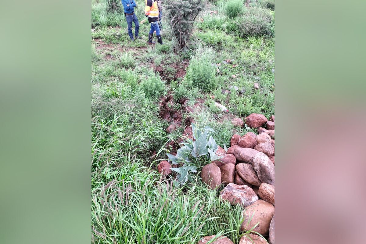 Reportan socavón y fisuras en la carretera que San José de Lourdes - comunidad de La Manga