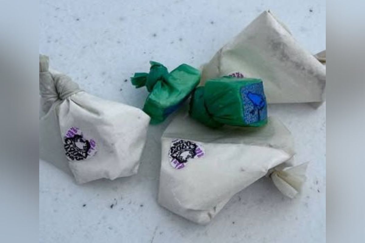 Aseguran a joven con dosis de presunta droga en la colonia El Orito.