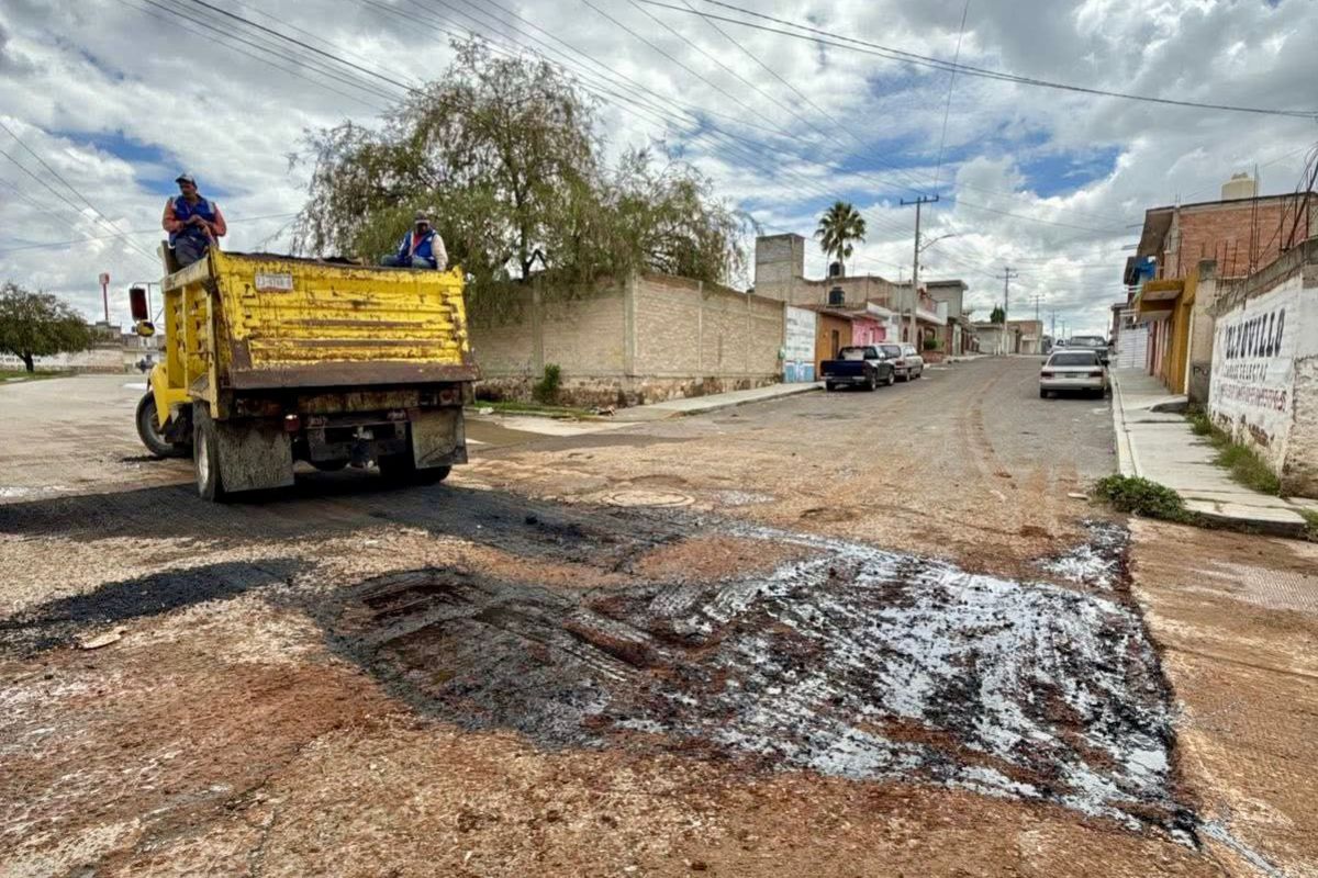 Alcalde de Fresnillo atenderá baches en la cabecera y comunidades.
