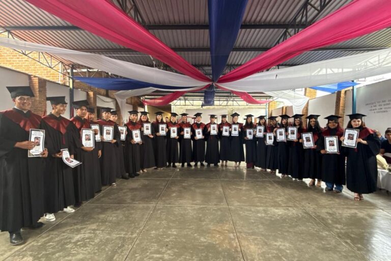 Más de 4 mil estudiantes del Cobaez concluyen sus estudios de nivel medio superior