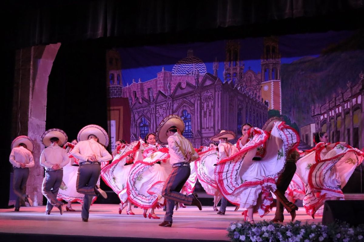 Arte y tradición se conjugan en el teatro Hinojosa con la presentación de Casa Yaiyari.